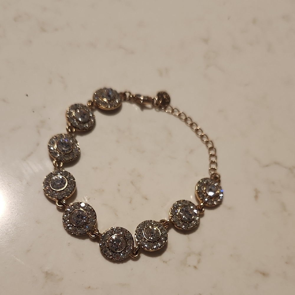 Elegant Gold Tone And Rhinestone Bracelet